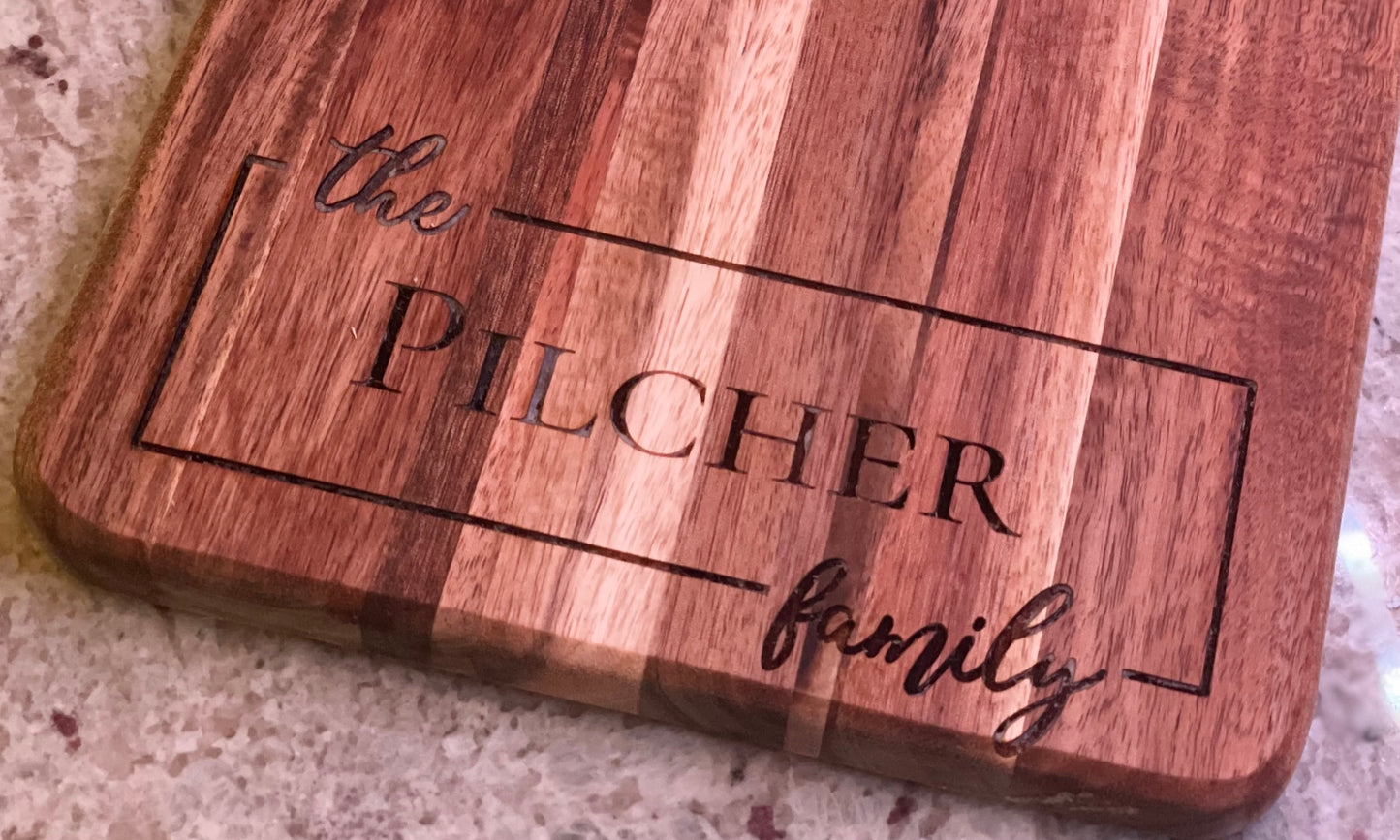 Personalized Circle Wood Acacia Cutting Board (11 ¼ in Diameter)